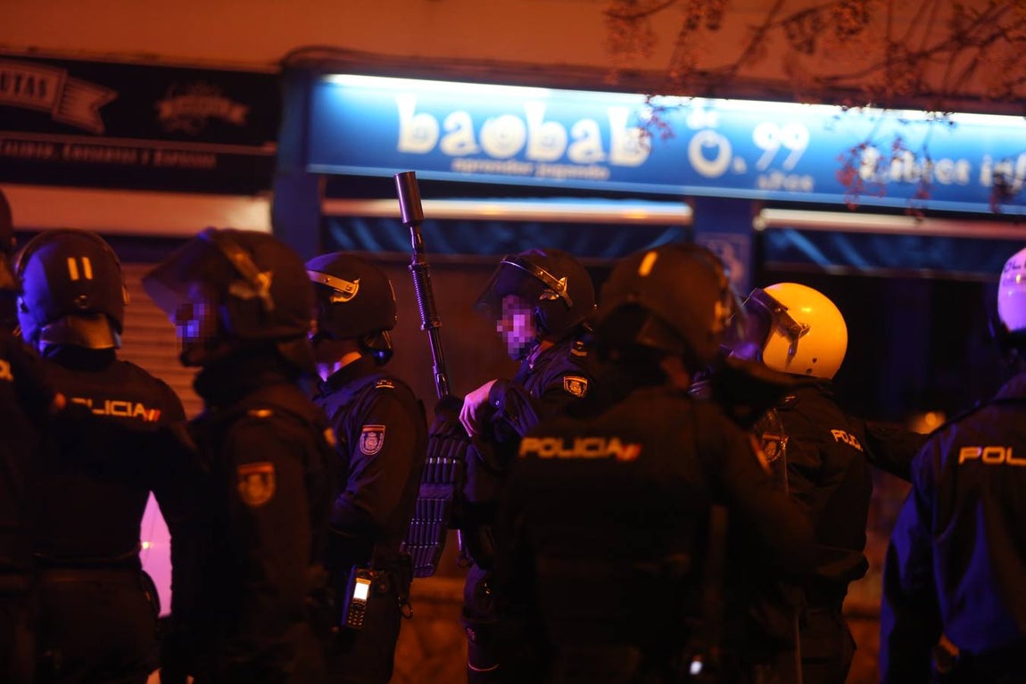 Fotos: Disturbios y cargas en la marcha contra Vox en Cádiz
