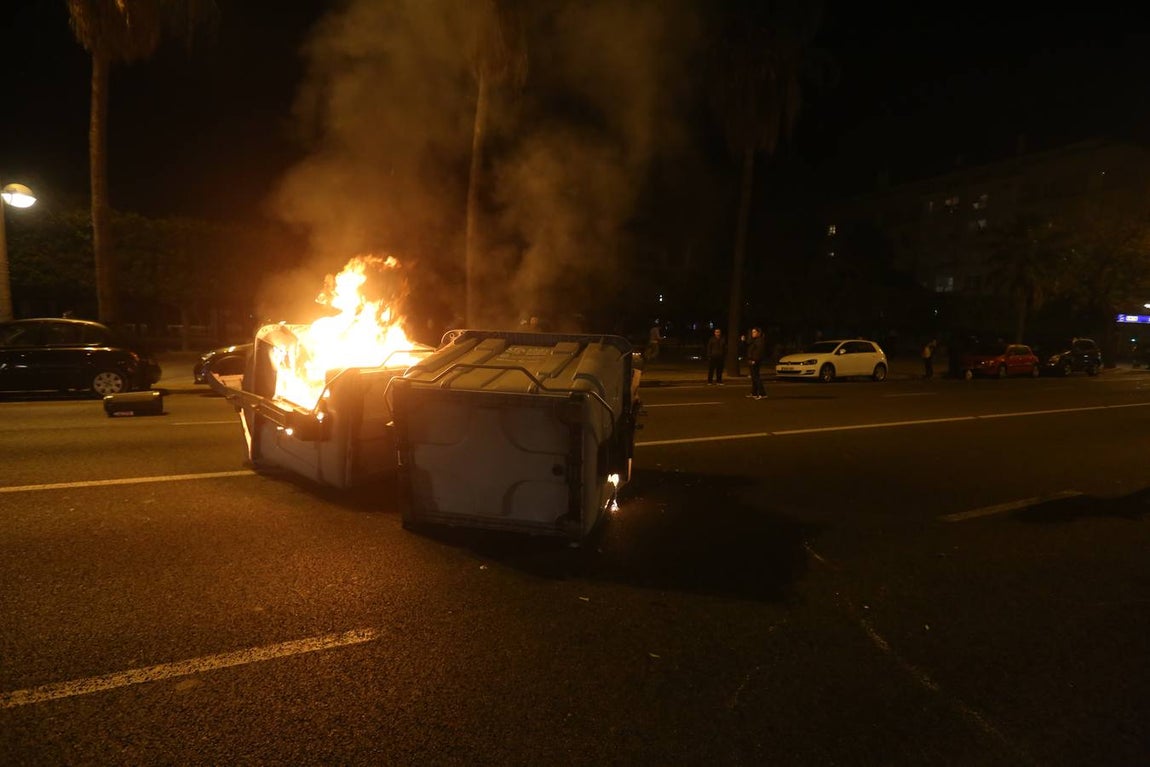 Fotos: Disturbios y cargas en la marcha contra Vox en Cádiz