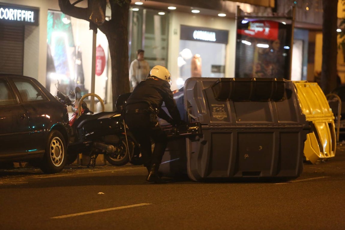 Fotos: Disturbios y cargas en la marcha contra Vox en Cádiz