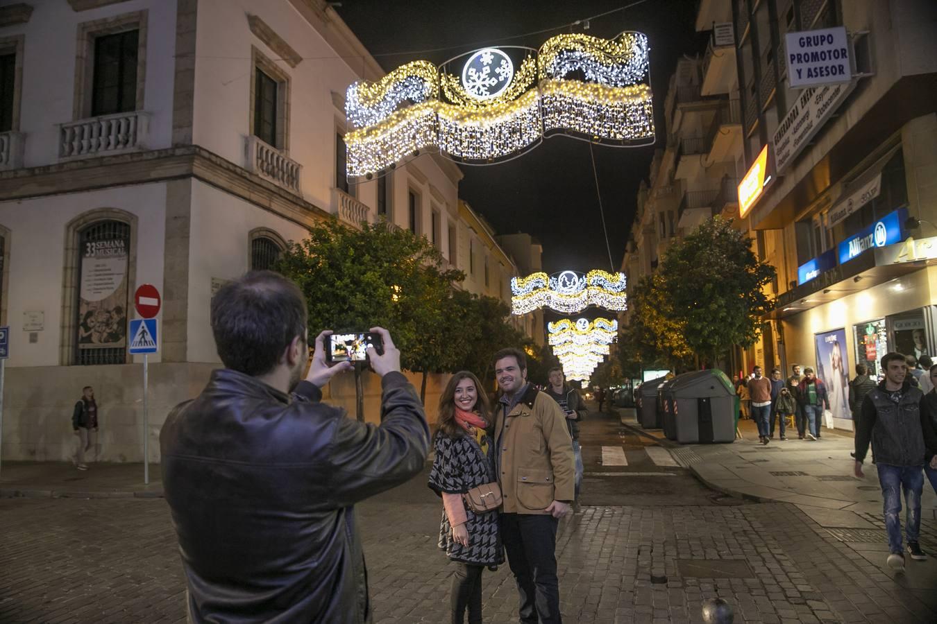 El ambiente del puente de la Inmaculada en Córdoba, en imágenes