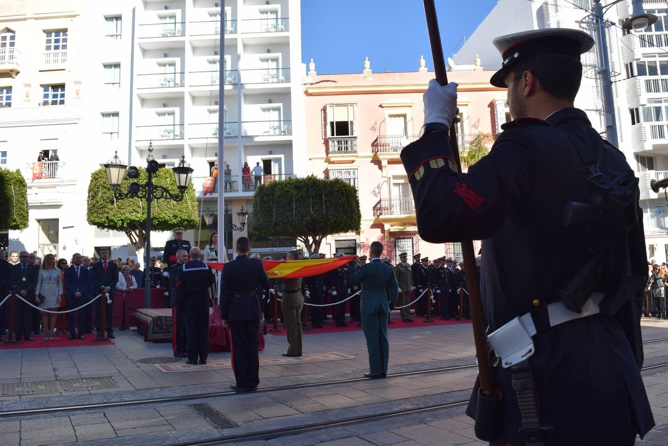 San Fernando realiza un solemne izado de la Bandera Nacional