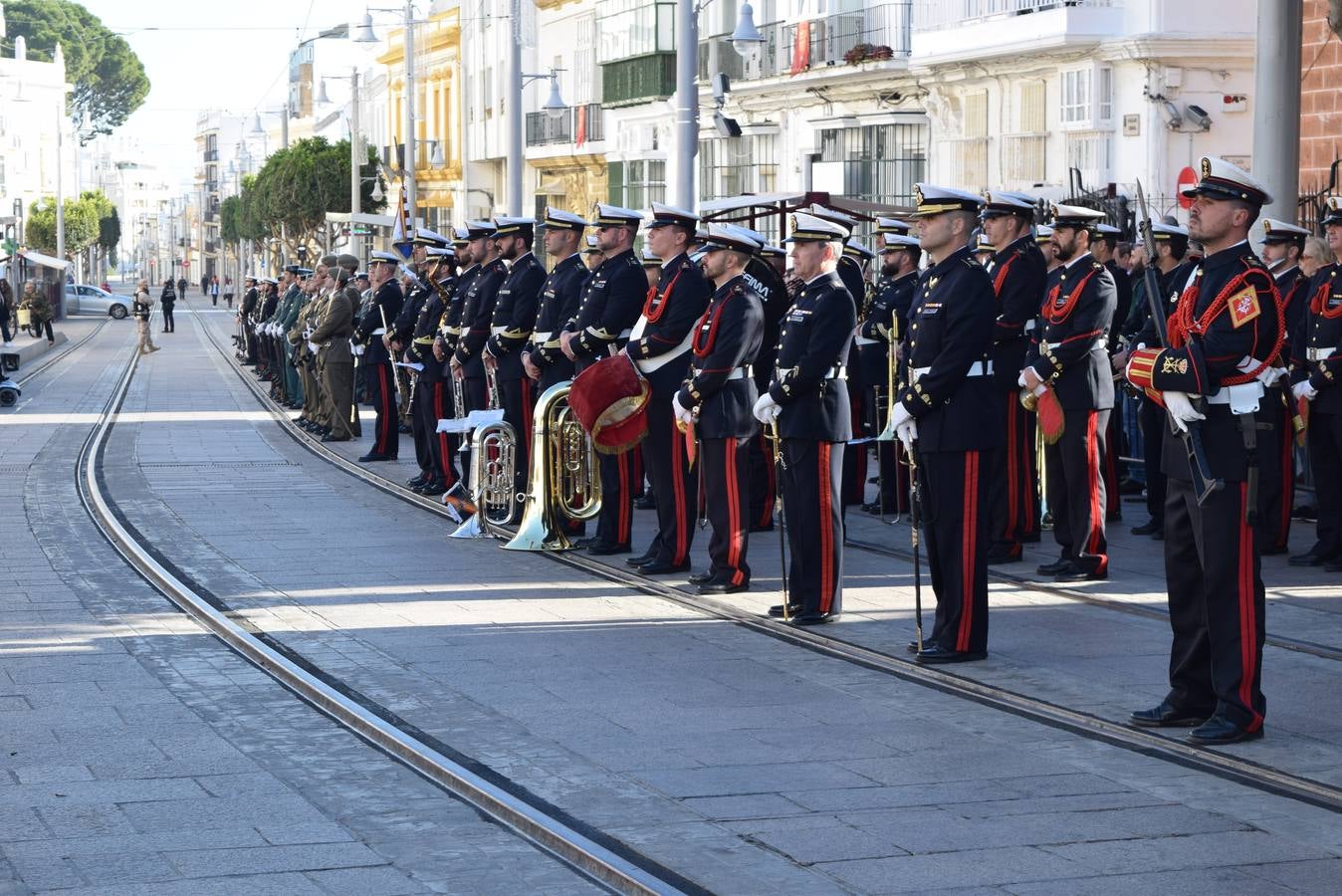 San Fernando realiza un solemne izado de la Bandera Nacional