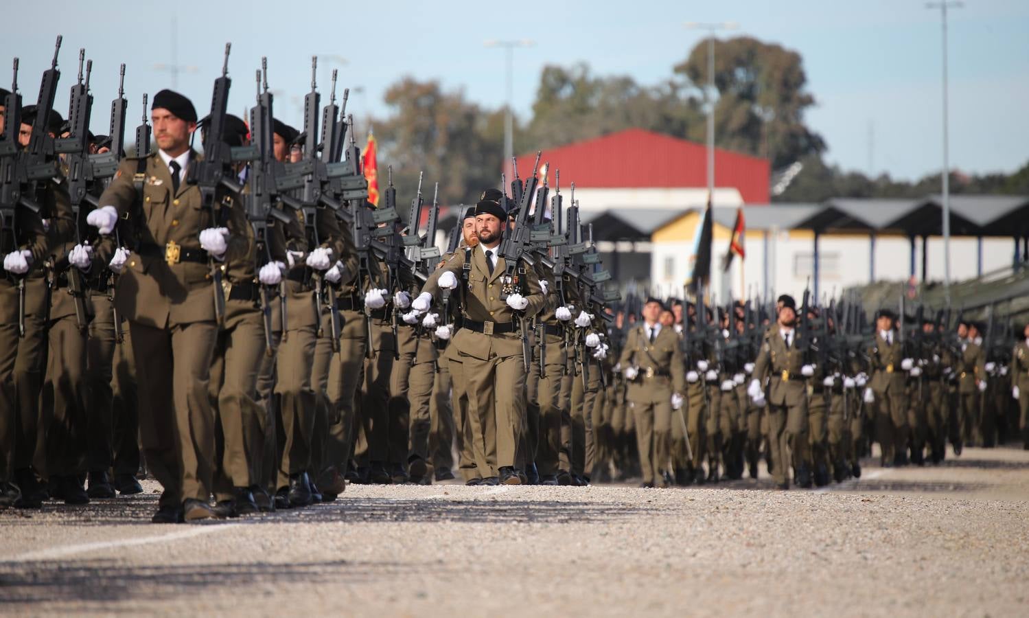 El desfile de la BRI X por el día de la Inmaculada, en imágenes