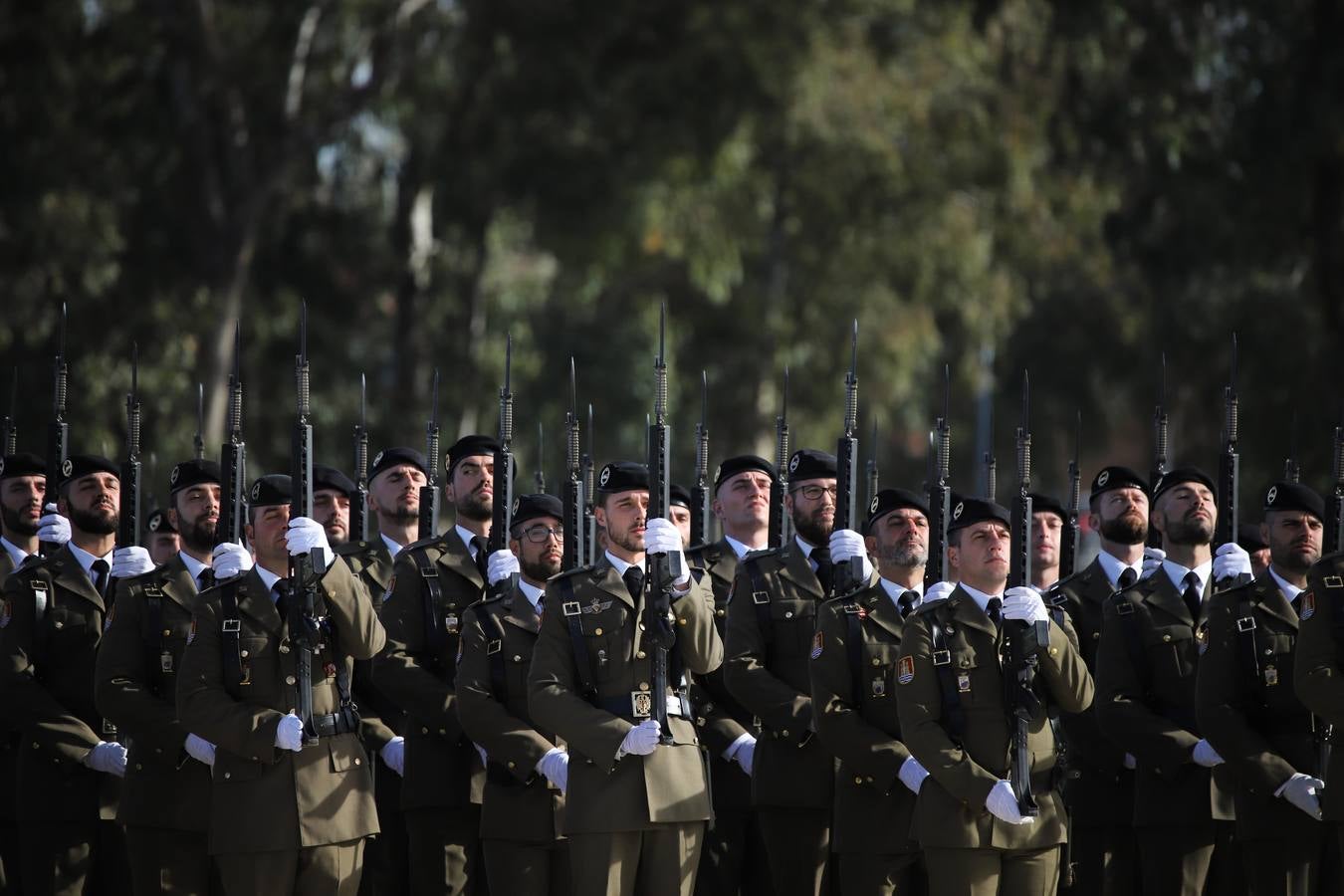 El desfile de la BRI X por el día de la Inmaculada, en imágenes