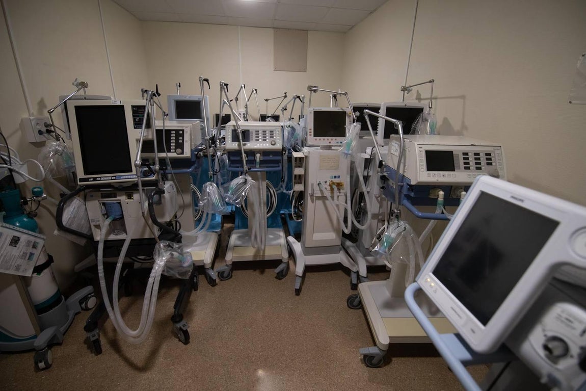 El día a día en la UCI del Reina Sofía de Córdoba, en imágenes