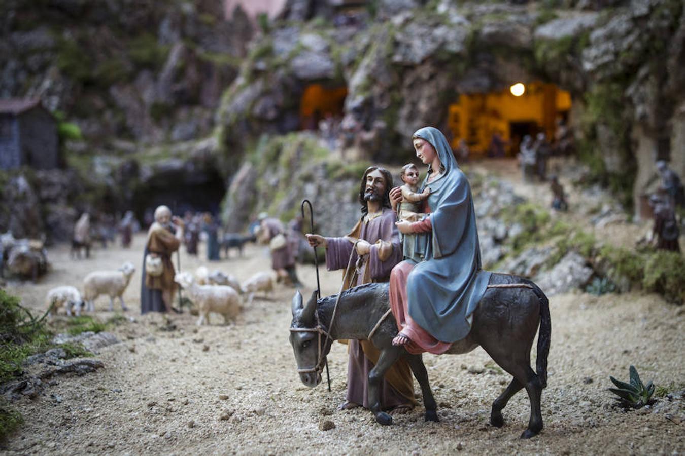 Las figuras de la Virgen María, San José y los Reyes Magos datan de mediados del siglo XX y proceden de un taller de Olot. 