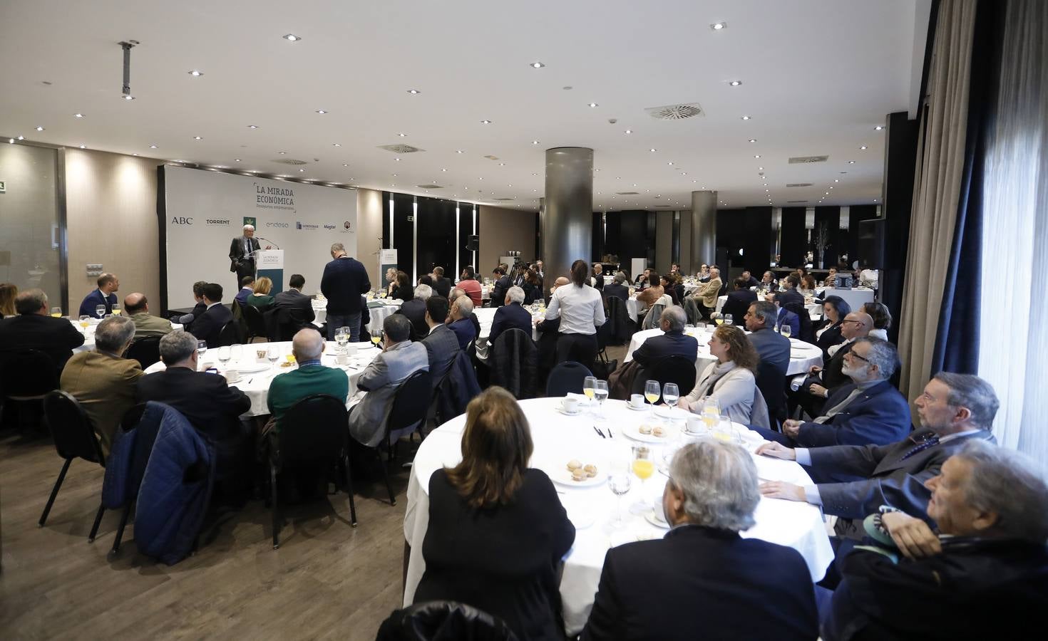 La conferencia de Garrigues Walker en Córdoba, en imágenes