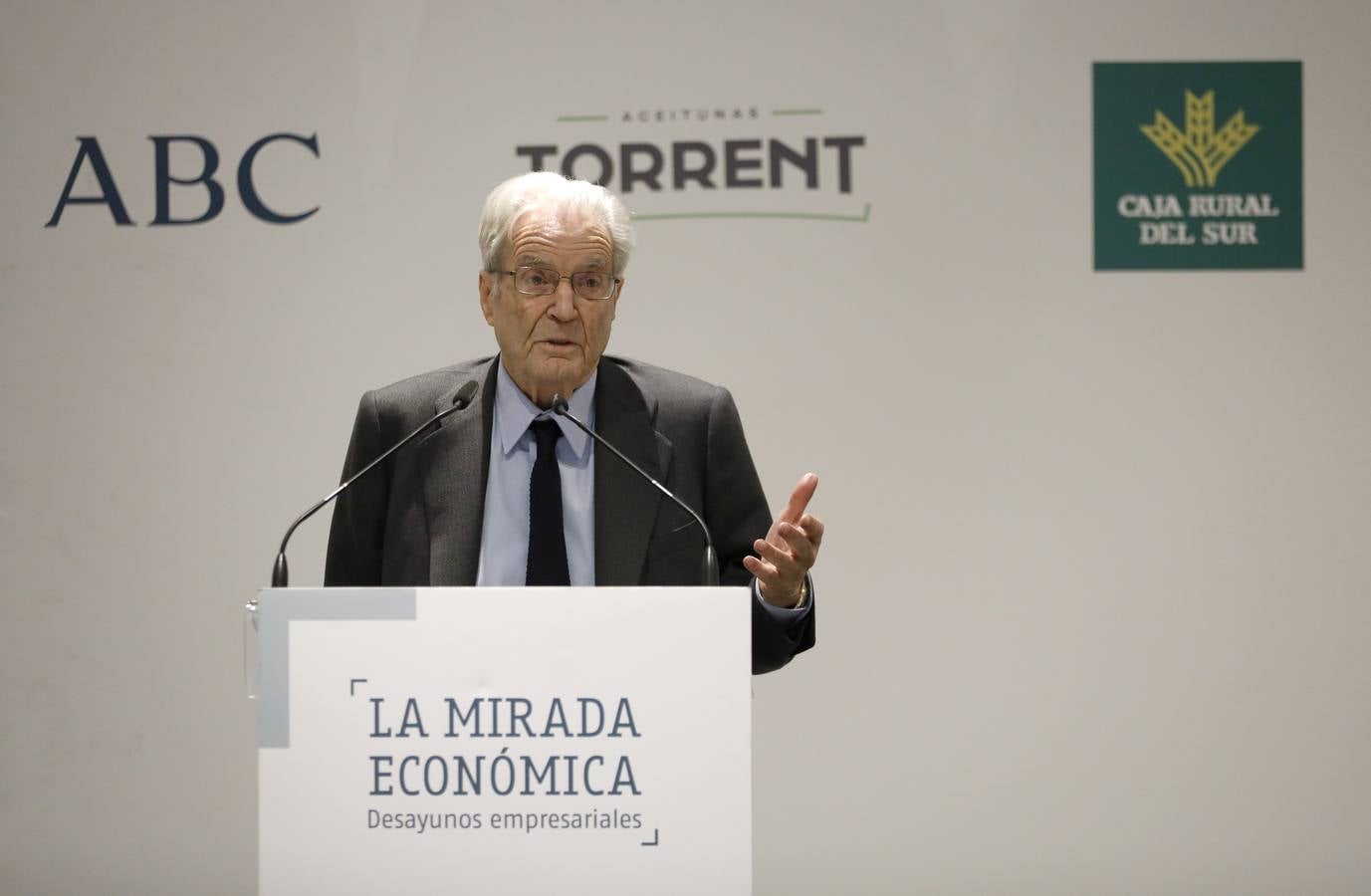 La conferencia de Garrigues Walker en Córdoba, en imágenes