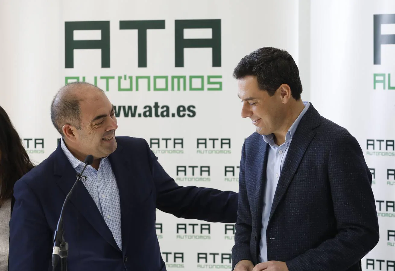 La reunión de Juanma Moreno con ATA en Córdoba, en imágenes