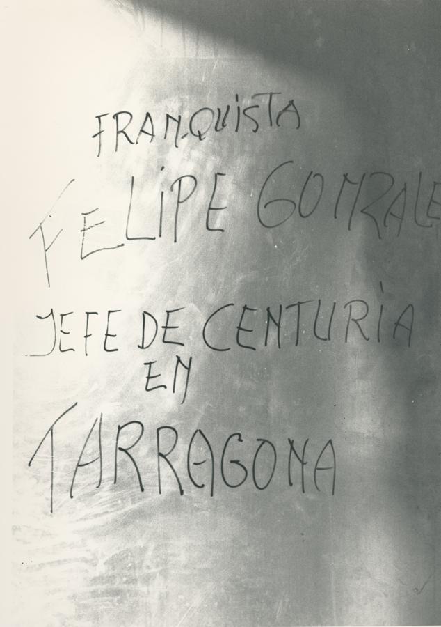 Felipe González, al que llamaban «franquista» en esta pintada del 14-D, llegó a asumir públicamente «el duro golpe que suponía para el Gobierno socialista»: cerca de ocho millones de personas (el 90% de la población activa) y tres millones de estudiantes habían secundando el paro contra su plan de empleo juvenil y su política económica, con el apoyo de los sindicatos y todos los partidos, tanto de derecha como de izquierda. 