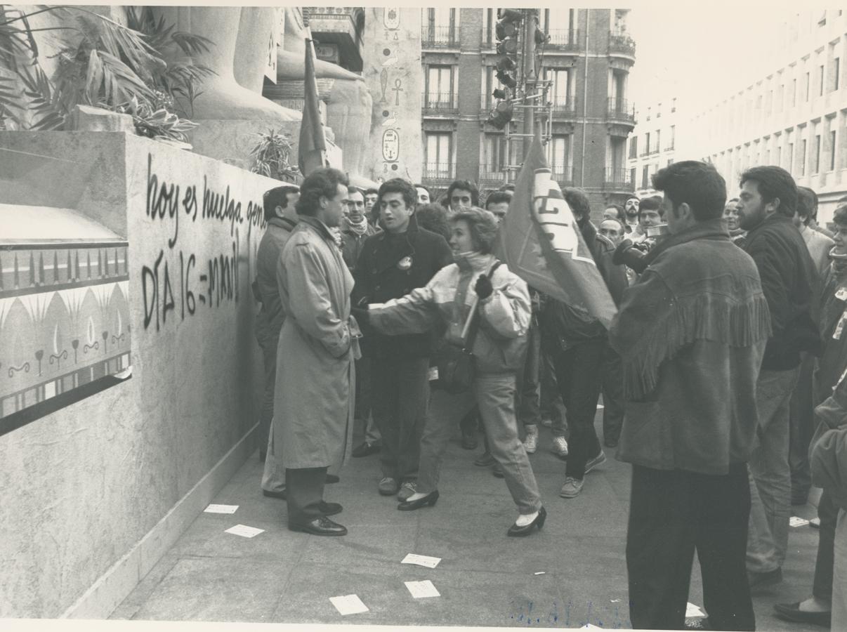 El divorcio entre los sindicatos y el segundo Gobierno socialista, en todo caso, venía de lejos. En concreto, desde que en 1985 Felipe González planteó la primera reforma en profundidad de las pensiones en democracia. 