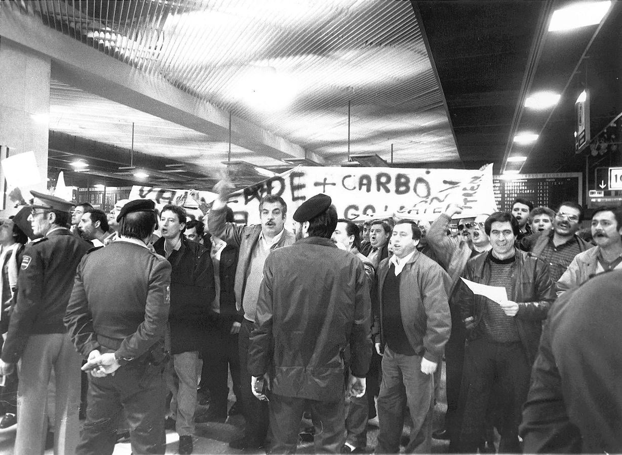 Hace hoy 30 años, la clase trabajadora española logró paralizar el país con una histórica huelga general contra la política económica del gobierno de Felipe González. Fue el 14 de diciembre de 1988, una fecha que sigue marcado un hito en la historia de las organizaciones sindicales. 