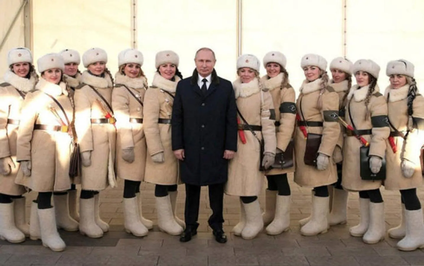 Vladimir Putin: «No tengo días malos porque no soy una mujer». 