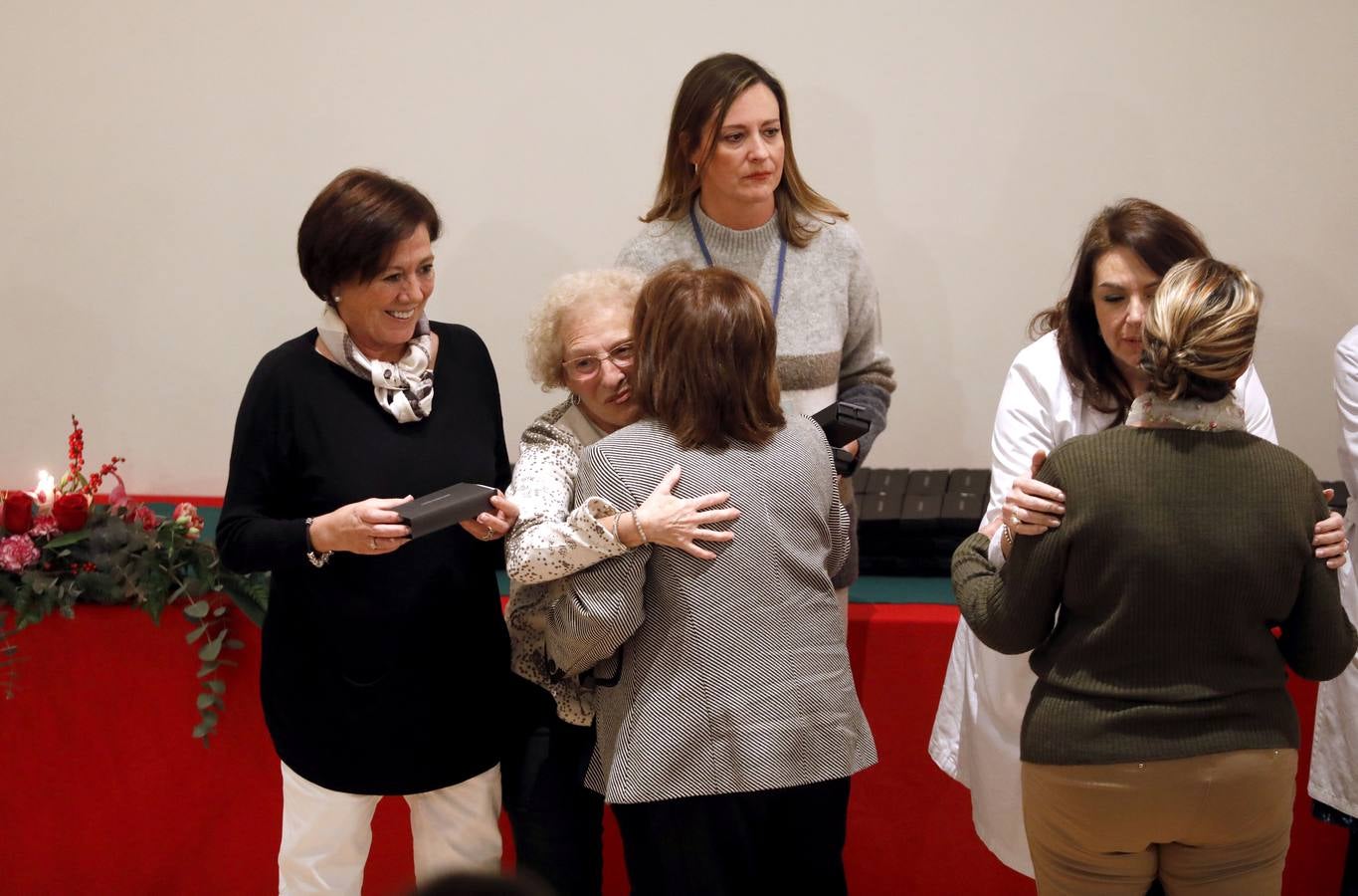 La despedida a más de 200 jubilados del Hospital Reina Sofía, en imágenes