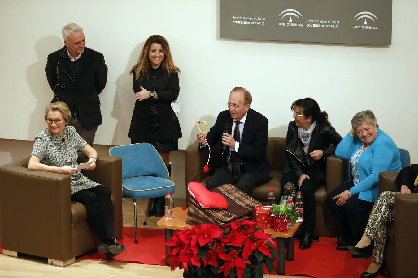 La despedida a más de 200 jubilados del Hospital Reina Sofía, en imágenes