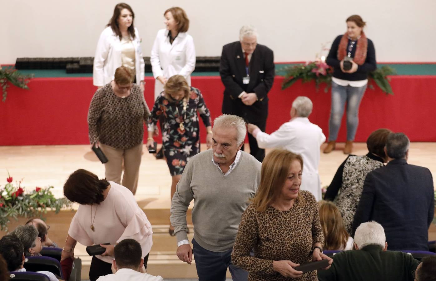 La despedida a más de 200 jubilados del Hospital Reina Sofía, en imágenes