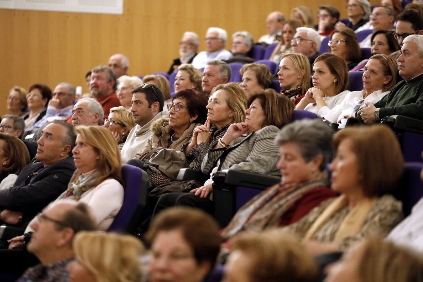 La despedida a más de 200 jubilados del Hospital Reina Sofía, en imágenes