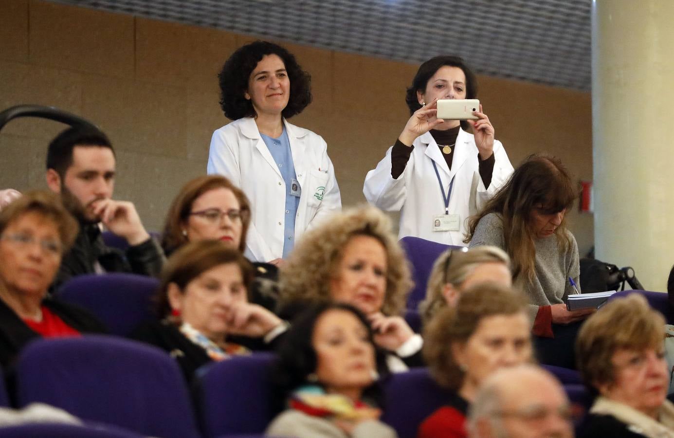 La despedida a más de 200 jubilados del Hospital Reina Sofía, en imágenes