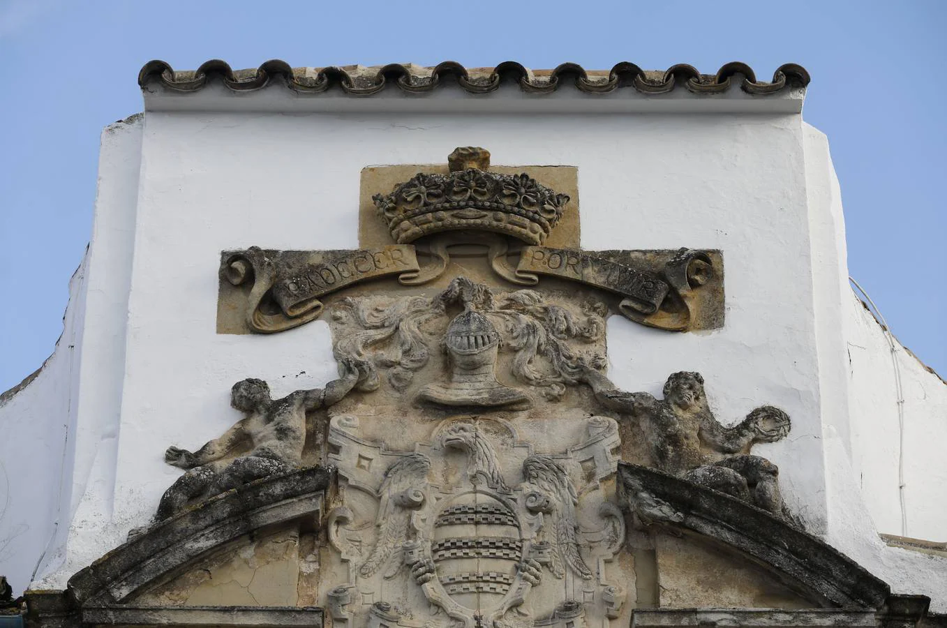 El nuevo aspecto de la portada del Palacio de Viana de Córdoba, en imágenes