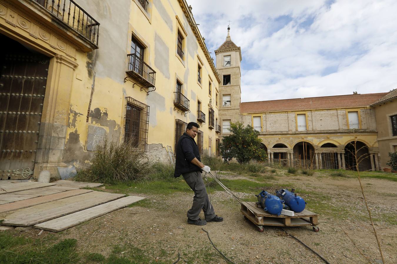 Los primeros preparativos para la reforma del Palacio Episcopal de Córdoba, en imágenes