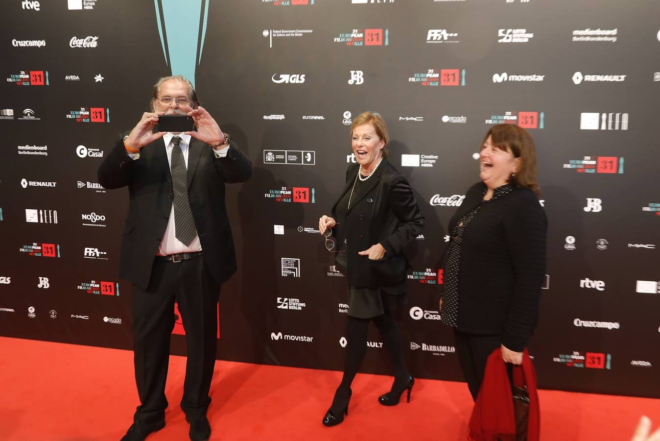 Fotogalería: Todos los rostros conocidos que acudieron a los Premios de la Academia de Cine Europeo en Sevilla (I)