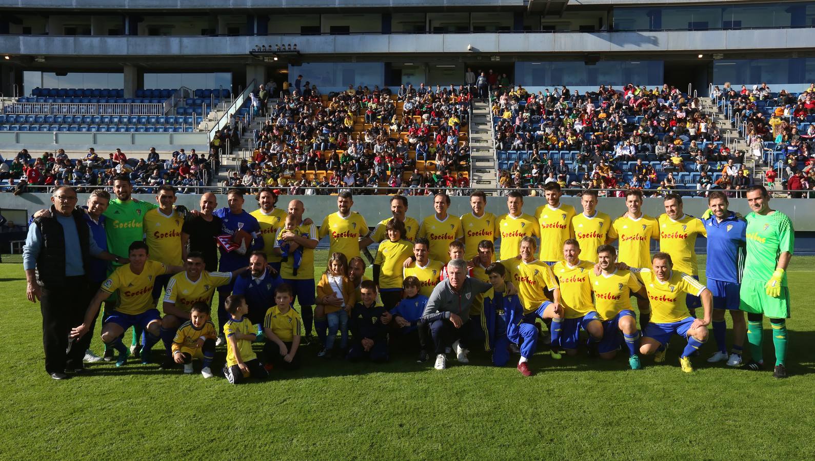 (FOTOS) El partido de fútbol de los Reyes Magos en imágenes