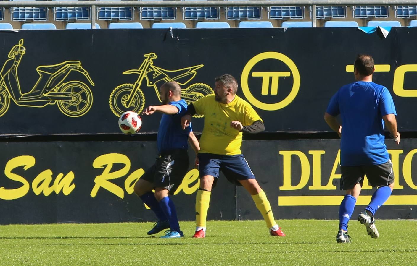 (FOTOS) El partido de fútbol de los Reyes Magos en imágenes