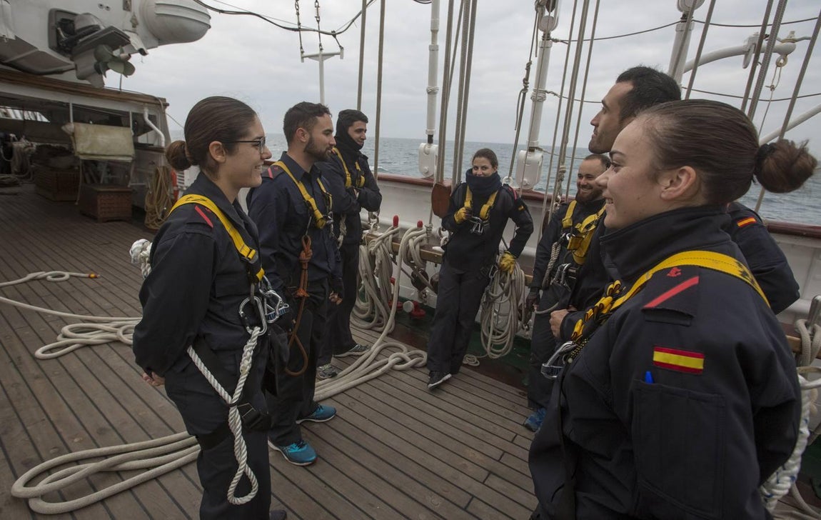 En imágenes: El Juan Sebastián de Elcano se adiestra para su nuevo crucero de instrucción