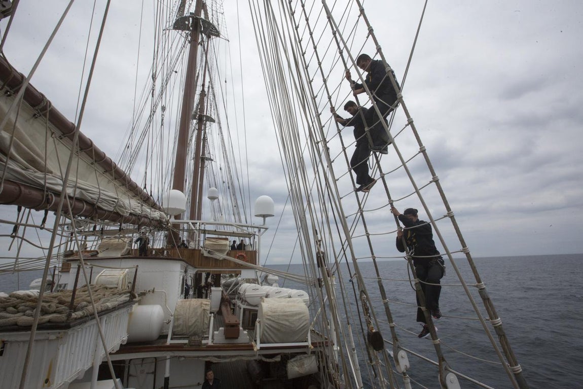 En imágenes: El Juan Sebastián de Elcano se adiestra para su nuevo crucero de instrucción