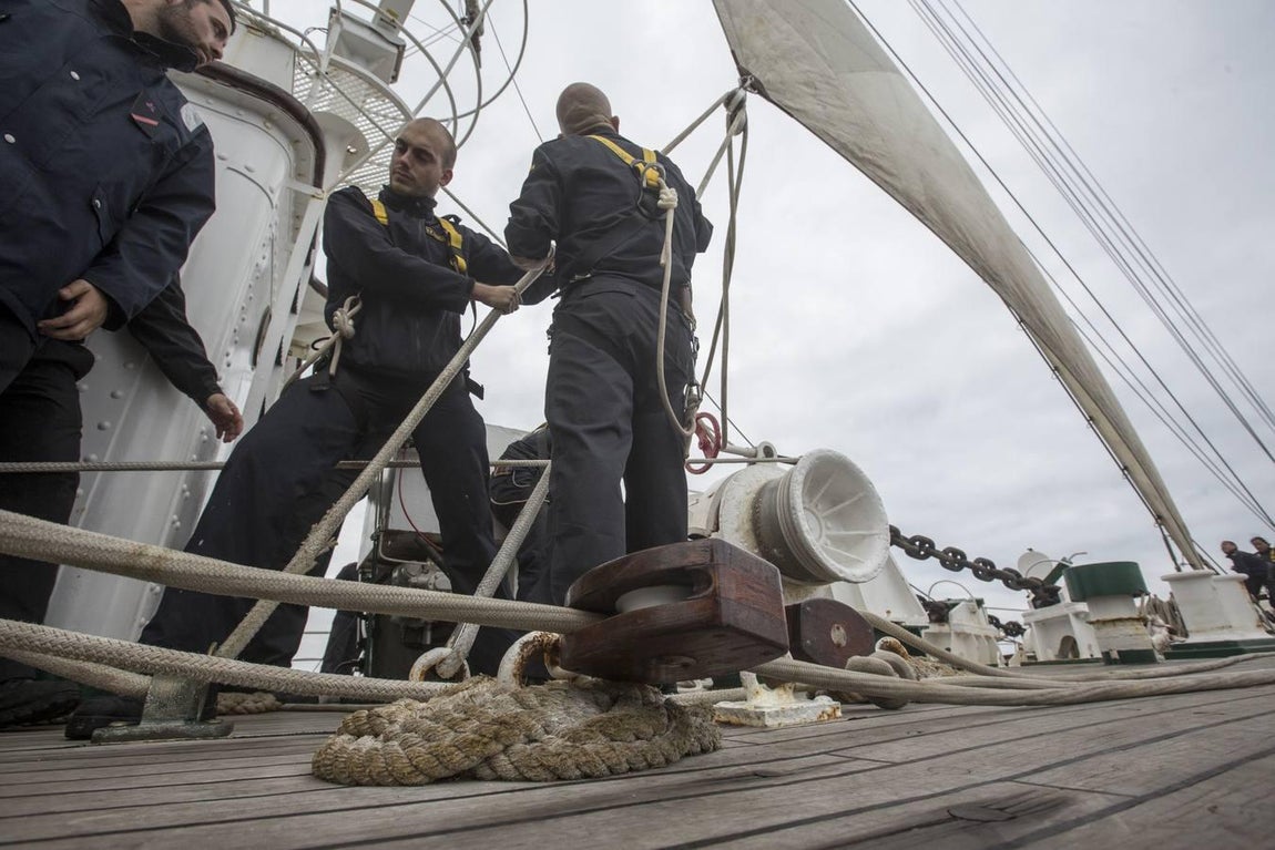 En imágenes: El Juan Sebastián de Elcano se adiestra para su nuevo crucero de instrucción