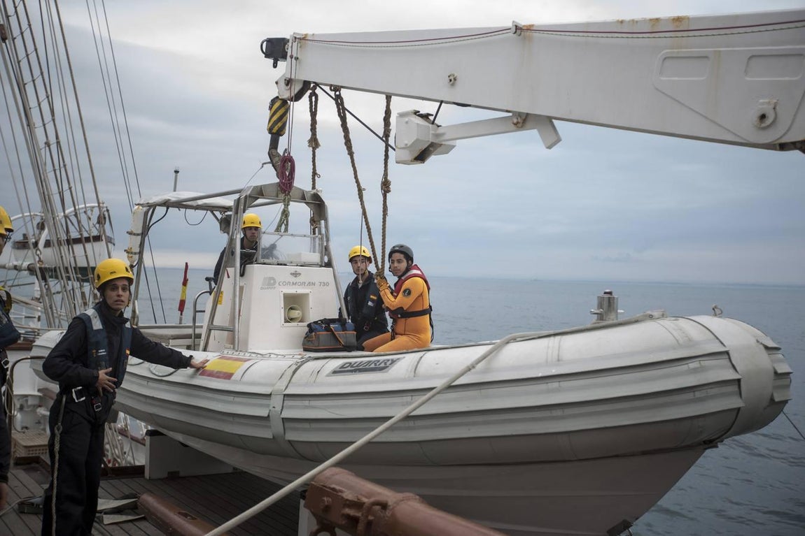 En imágenes: El Juan Sebastián de Elcano se adiestra para su nuevo crucero de instrucción