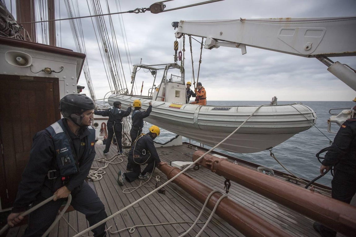 En imágenes: El Juan Sebastián de Elcano se adiestra para su nuevo crucero de instrucción