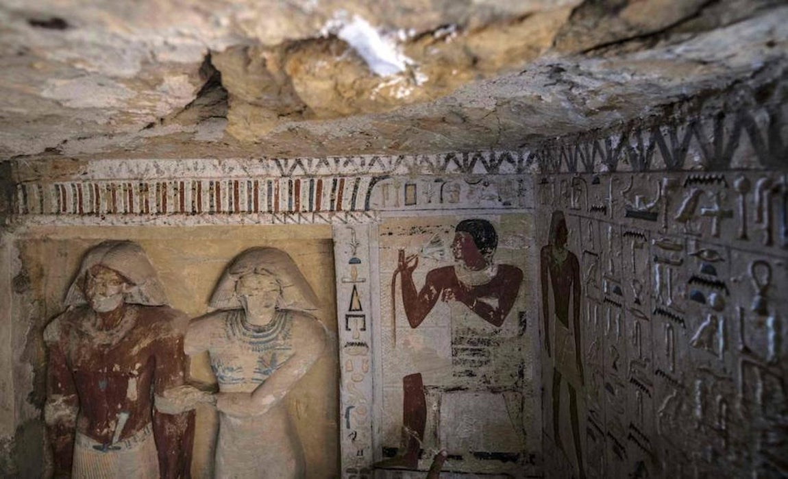 El sacerdote desempeñaba las labores de sacerdote real de purificación, era además el supervisor espiritual del monarca y el inspector de la santa embarcación real. 