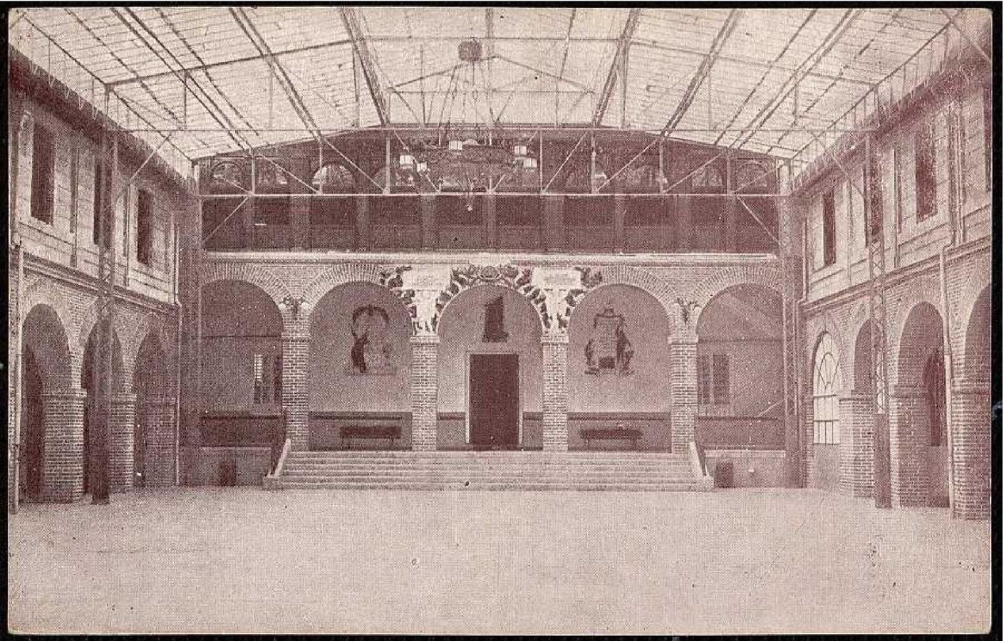 Patio cubierto en la zona administrativa de San Lázaro. Archivo Municipal de Toledo. 