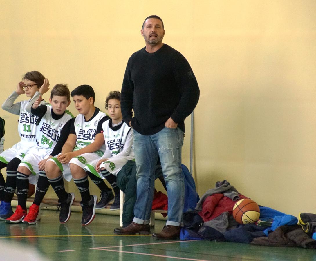 Las mejores imágenes del partido entre Salesianos San Miguel y Jesús Maestro