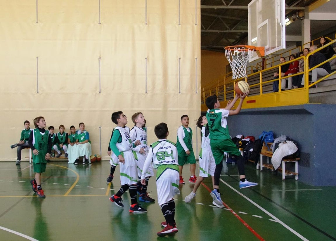 Las mejores imágenes del partido entre Salesianos San Miguel y Jesús Maestro