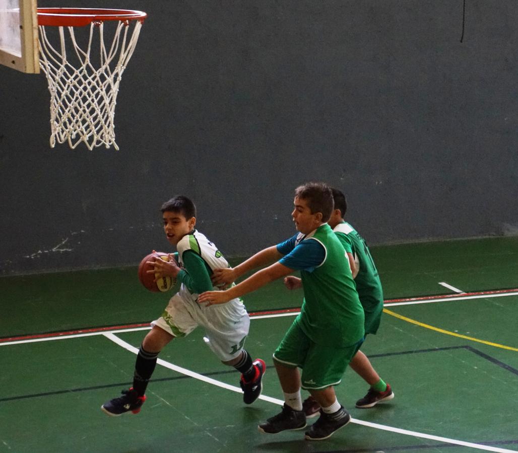 Las mejores imágenes del partido entre Salesianos San Miguel y Jesús Maestro