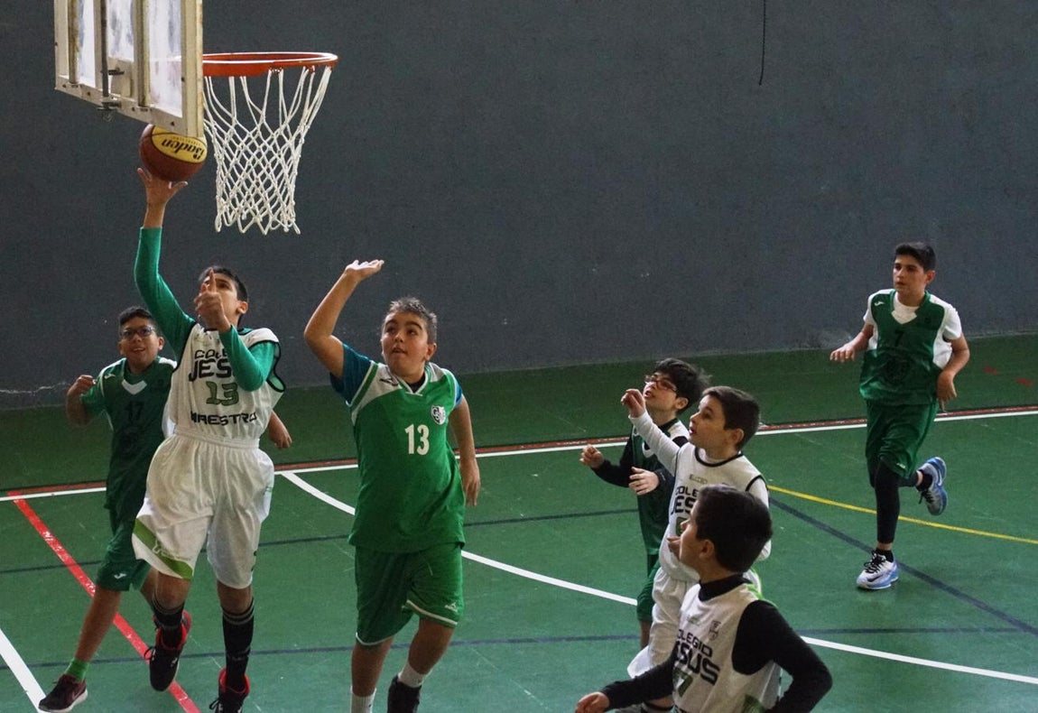 Las mejores imágenes del partido entre Salesianos San Miguel y Jesús Maestro