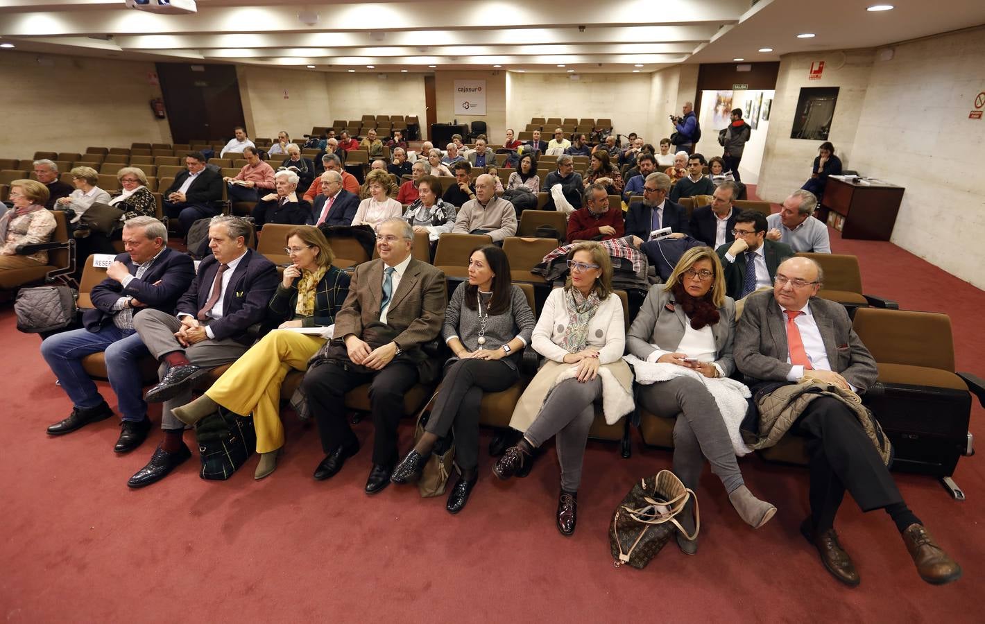 La presentación del libro de Luis Miranda sobre la Semana Santa de Córdoba, en imágenes