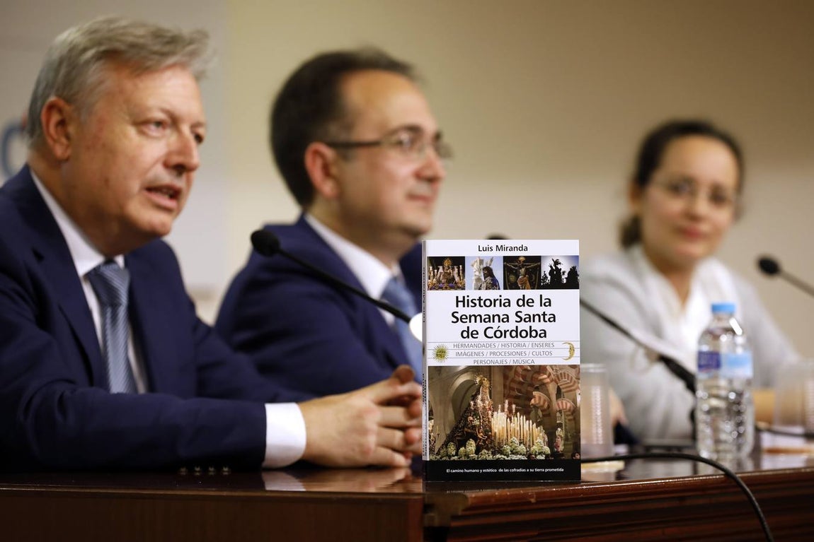 La presentación del libro de Luis Miranda sobre la Semana Santa de Córdoba, en imágenes