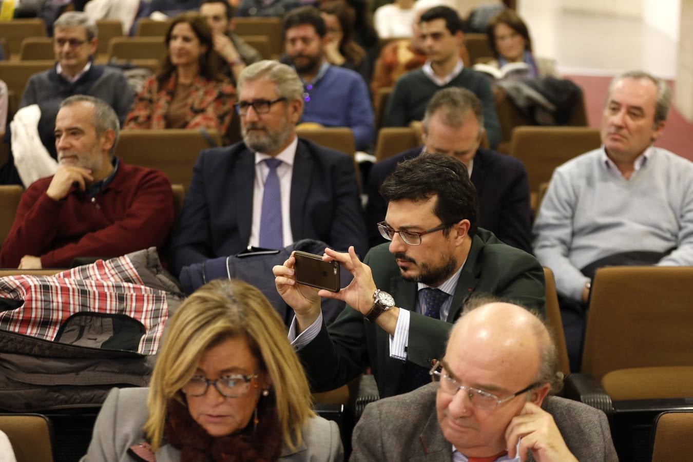 La presentación del libro de Luis Miranda sobre la Semana Santa de Córdoba, en imágenes