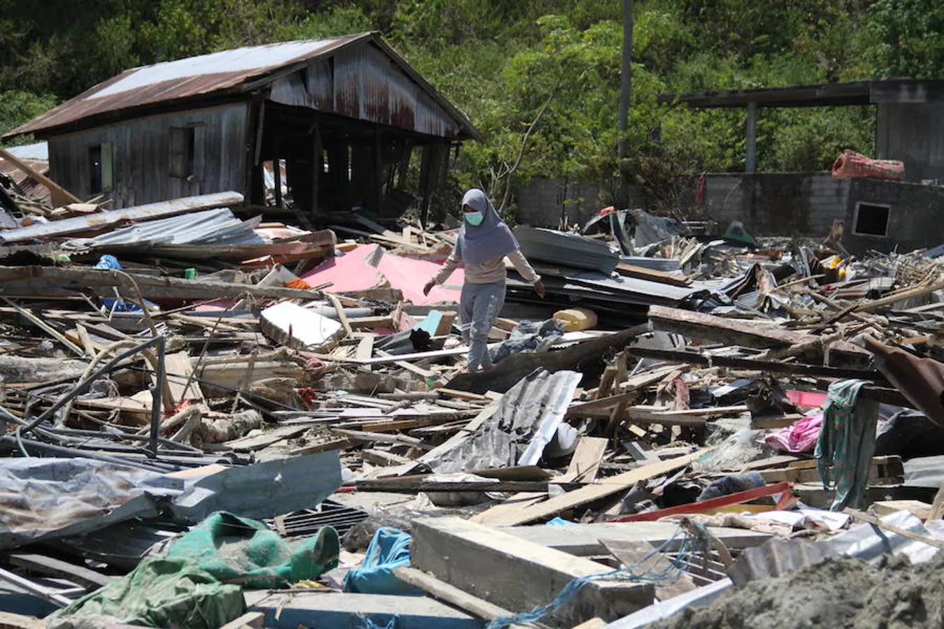 Imagen de la destrucción que dejó el terremoto y tsunami en la carretera entre Palu y Donggala en Indonesia. Provocó la muerte de 1.200 personas. 