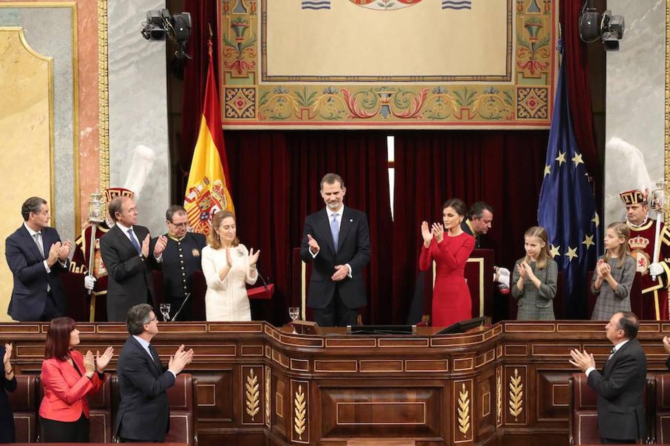 El Rey Felipe VI es aplaudido tras su discurso en al acto de conmemoración en el Congreso por elcuarenta aniversario de la Constitución. 
