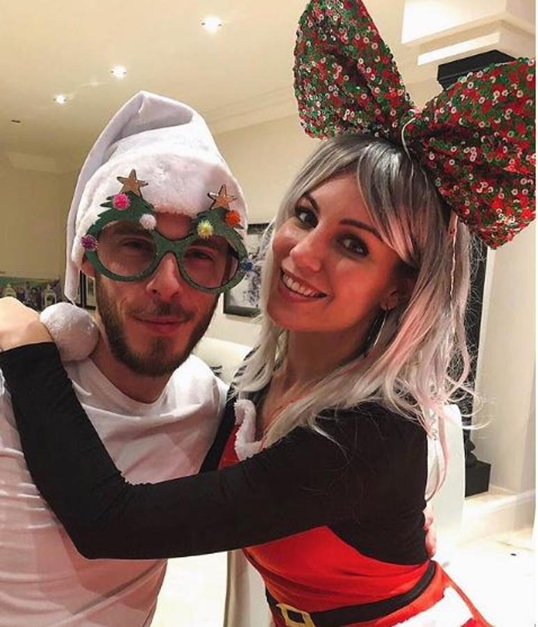 Edurne y de Gea han optado por disfrazarse en estas fechas navideñas. 
