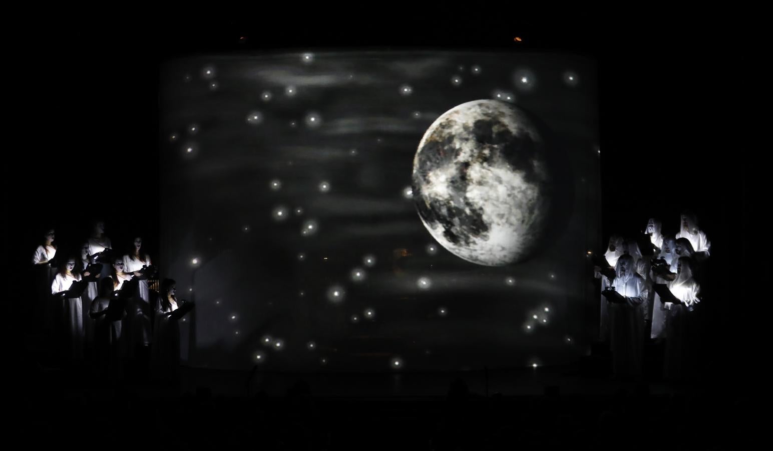 La «Carmina Burana», de La Fura dels Baus en el Gran Teatro, en imágenes