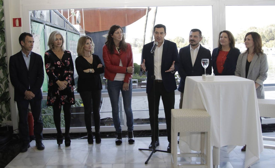 En imágenes, el PP andaluz celebra con los medios la Navidad... y el nuevo panorama político