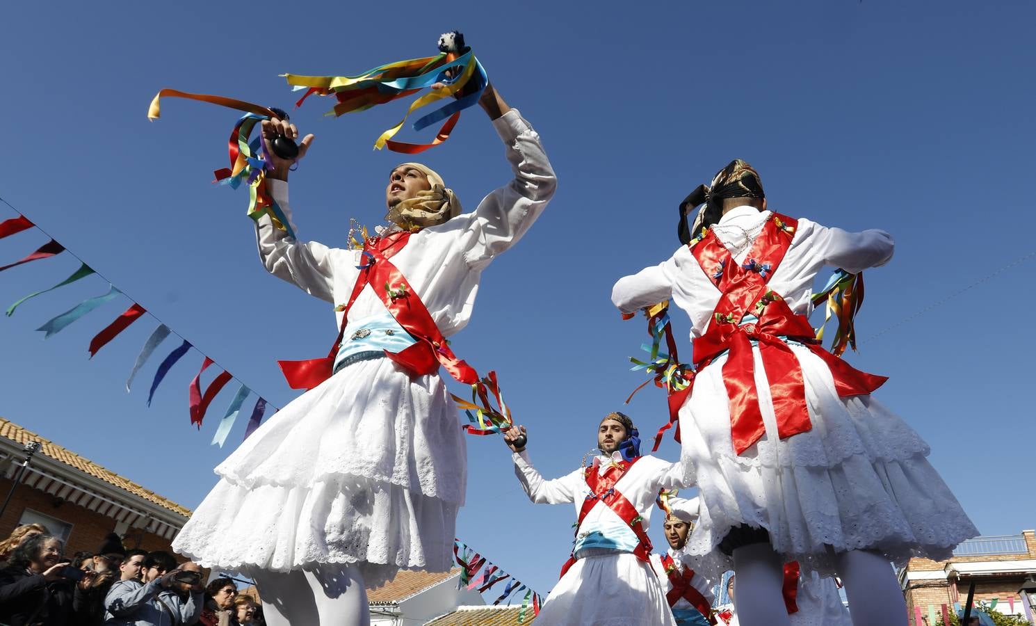 La Danza de los Locos de Fuente Carreteros, en imágenes