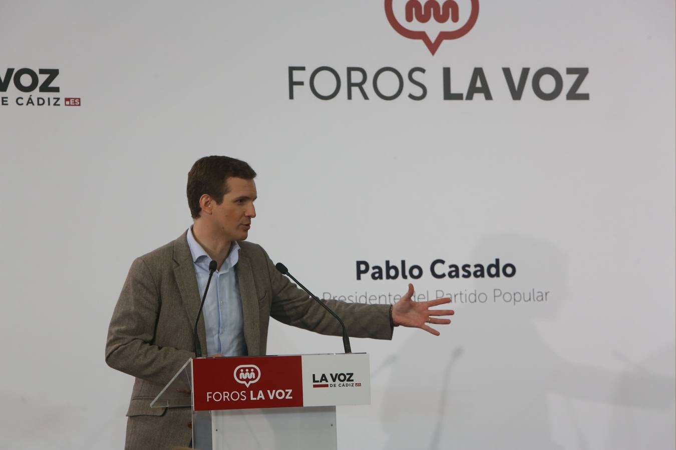 29 de noviembre. Pablo Casado, presidente del Partido Popular, participó en los Foros LAVOZ en uno de sus últimos actos de campaña antes de las elecciones andaluzas. Casado aprovechó el foro para remarcar que el cambio en la región era posible y para adelantar alguna de las líneas del gobierno del PP en la Comunidad.. 