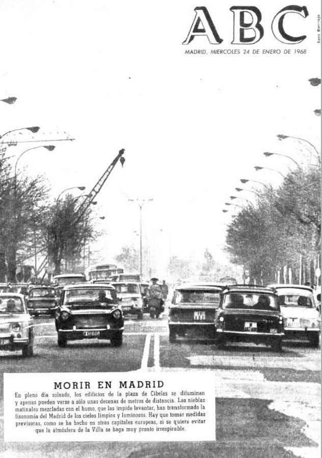 1968, «Morir en Madrid». La boina «difumina» los edificios de Cibeles, que apenas pueden verse a pocos metros de distancia.. 