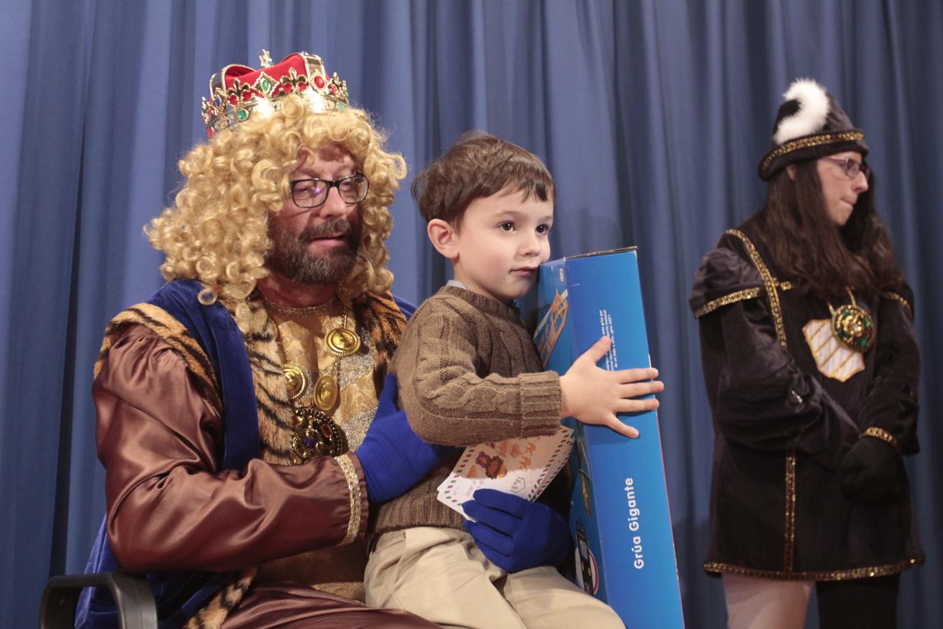 Los Reyes Magos visitan el hospital de Toledo